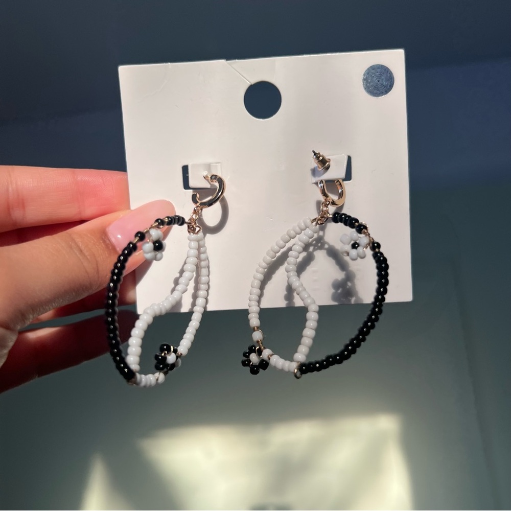 FOREVER21 Black & White Peace Flower Beaded Gold Dangly Hoop Lightweight Earring - Picture 12 of 15